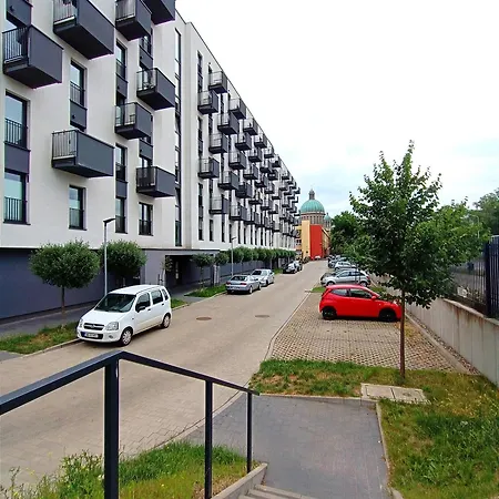 Alfahome Neopolis Parking Апартаменты Лодзь